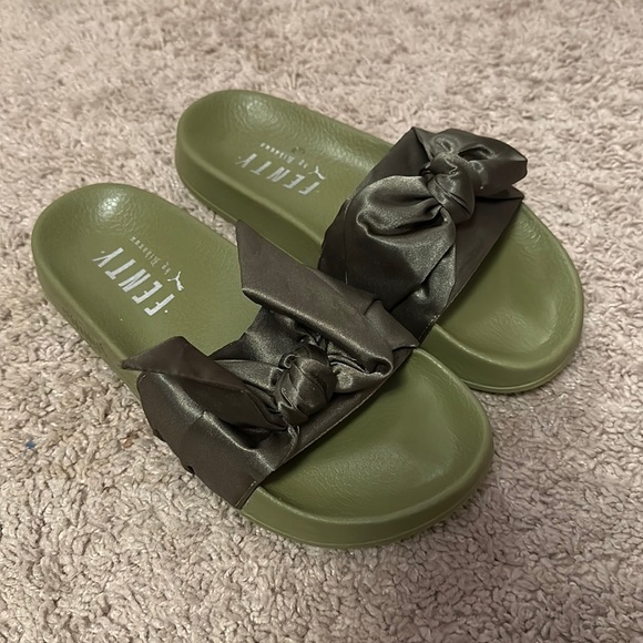 fenty flip flops